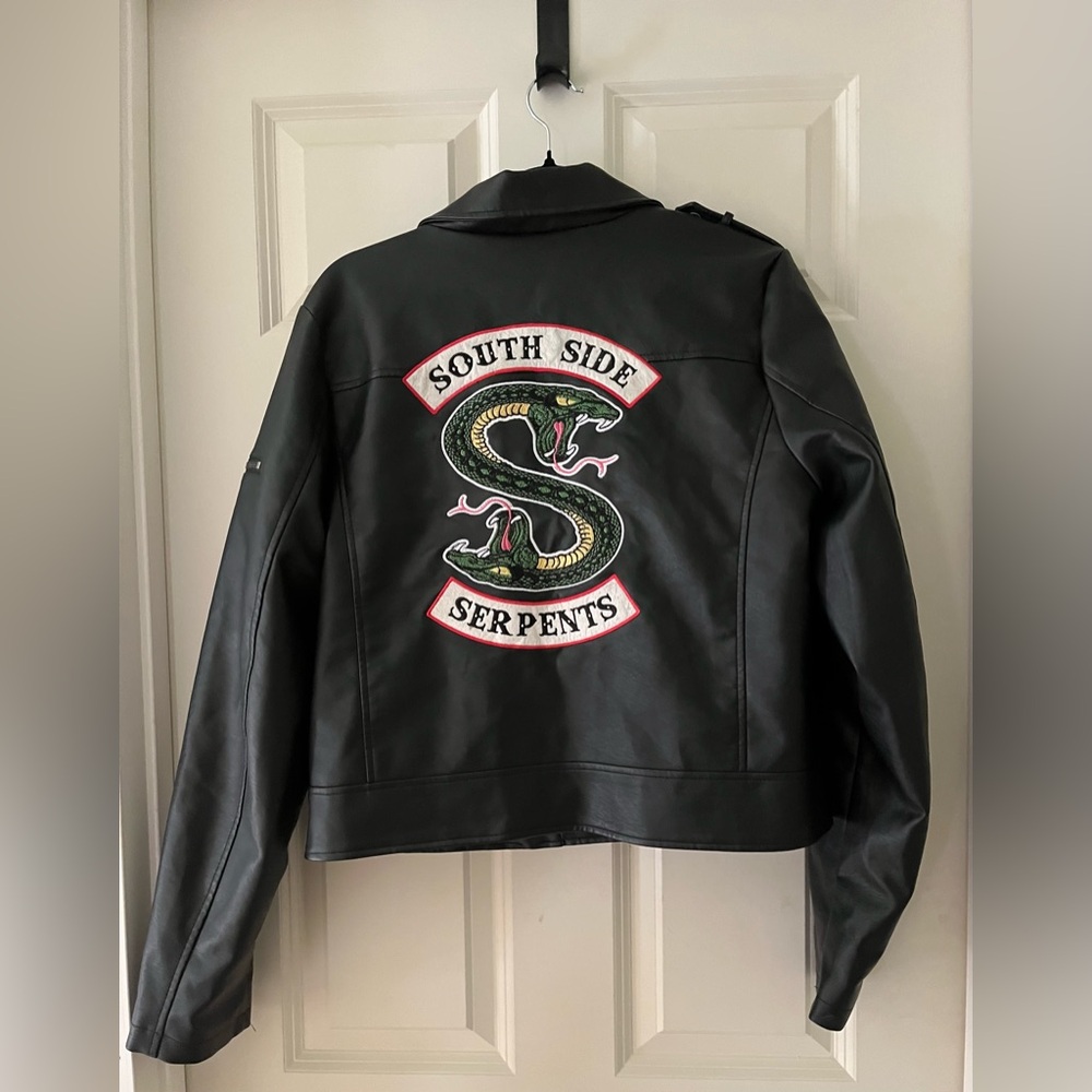 Riverdale Southside Serpents Faux Leather Girls
Jacket Hot Topic Exclusive XL